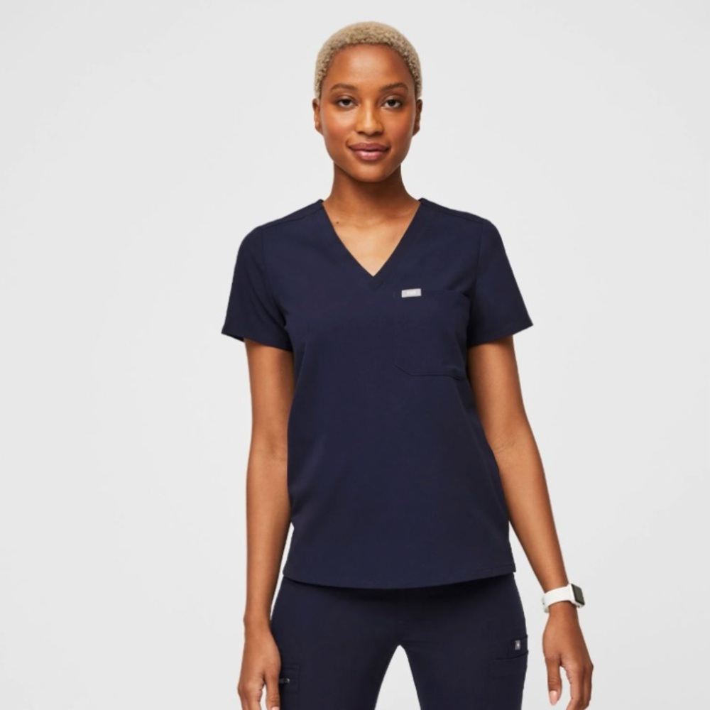 FIGS Catarina One-Pocket Scrub Top in Navy